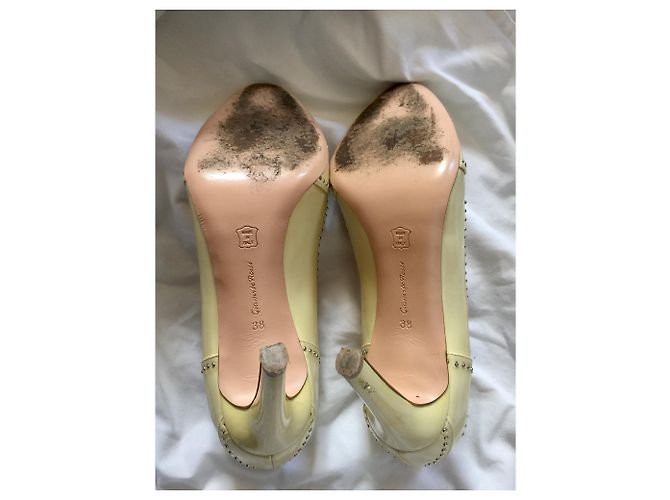Décolleté Gianvito Rossi in vernice con borchie crema Crudo - vista 4