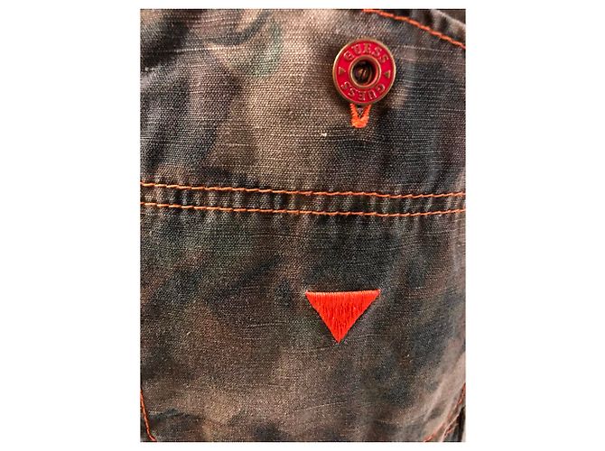 Falda corta Guess estampado militar caqui - vista 5
