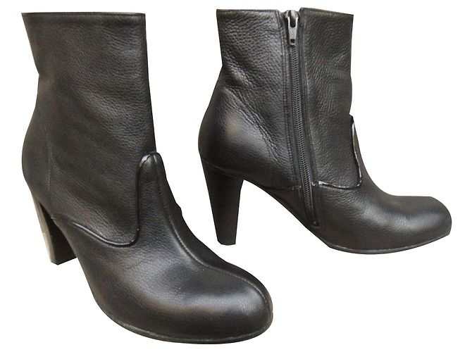 Botines Karine Arabian modelo Eddie perfecto estado (38) Negro - vista 2