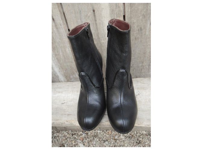 Botines Karine Arabian modelo Eddie perfecto estado (38) Negro - vista 6