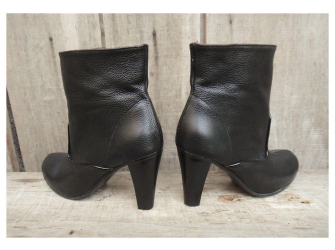 Botines Karine Arabian modelo Eddie perfecto estado (38) Negro - vista 7