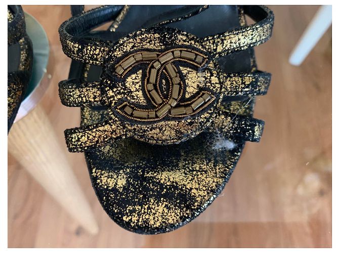 Mule con zeppa Chanel in pelle dorata D'oro - vista 2