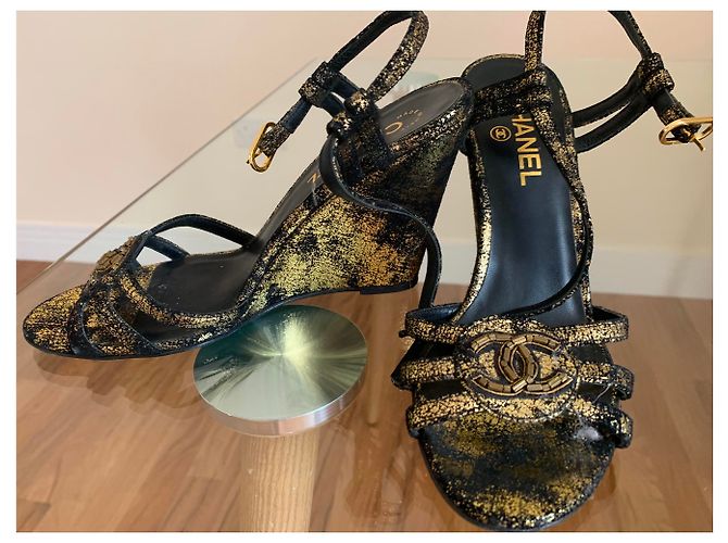 Mule con zeppa Chanel in pelle dorata D'oro - vista 4