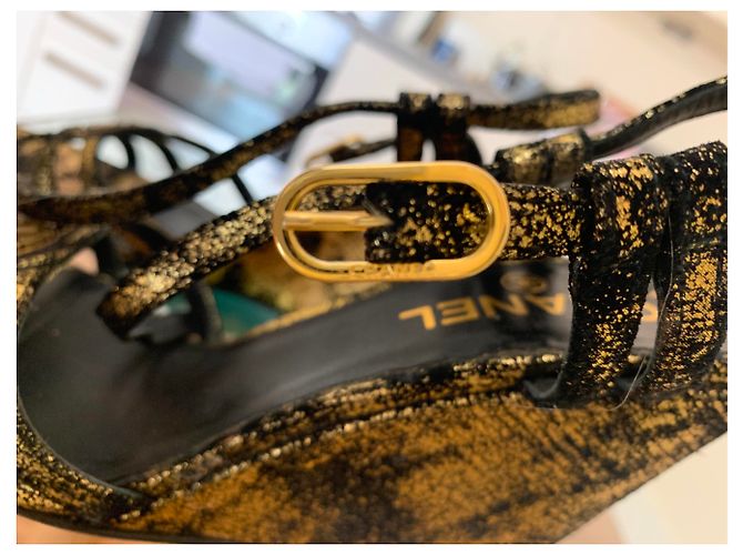 Mule con zeppa Chanel in pelle dorata D'oro - vista 6