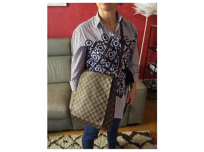 Borsa a tracolla Louis Vuitton Musette Monogramma Marrone Scuro - vista 2
