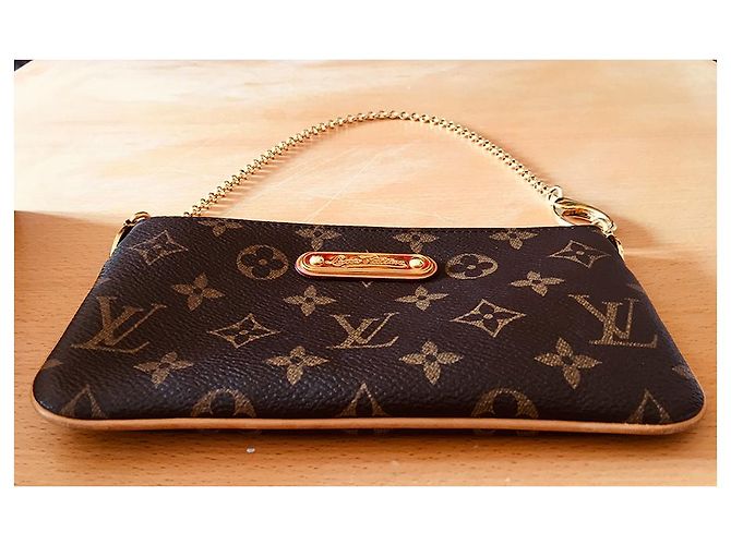 Louis Vuitton Monogram Canvas Milla MM Clutch Marrón oscuro - vista 4