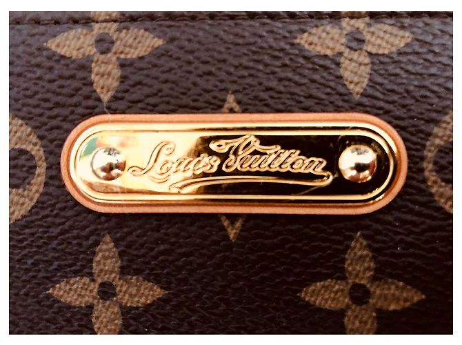 Louis Vuitton Monogram Canvas Milla MM Clutch Marrón oscuro - vista 7