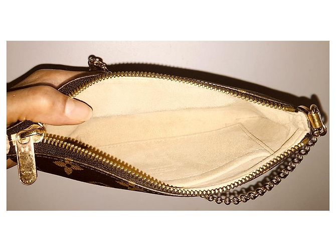 Louis Vuitton Monogram Canvas Milla MM Clutch Marrón oscuro - vista 9