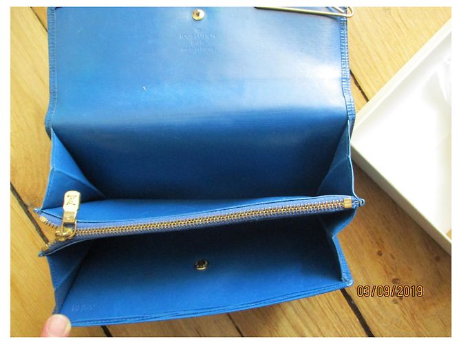 Louis Vuitton SARAH,Pelle Epi blu. - vista 4