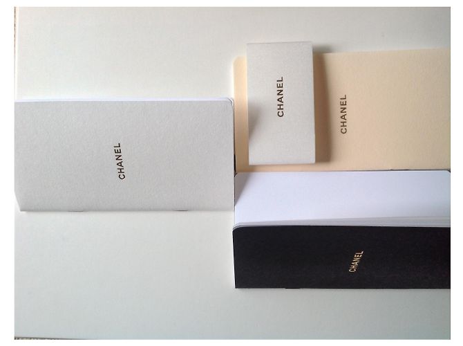 Chanel Regalos VIP Negro Blanco Beige - vista 7