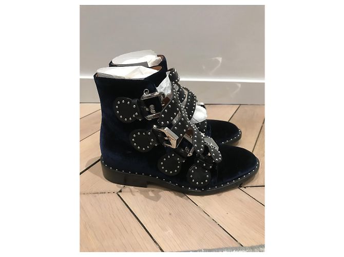 Stivaletti Givenchy con cinturini in velluto blu scuro - vista 5