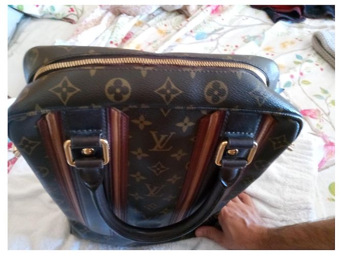 Borsa a mano Louis Vuitton in pelle marrone scuro - vista 3
