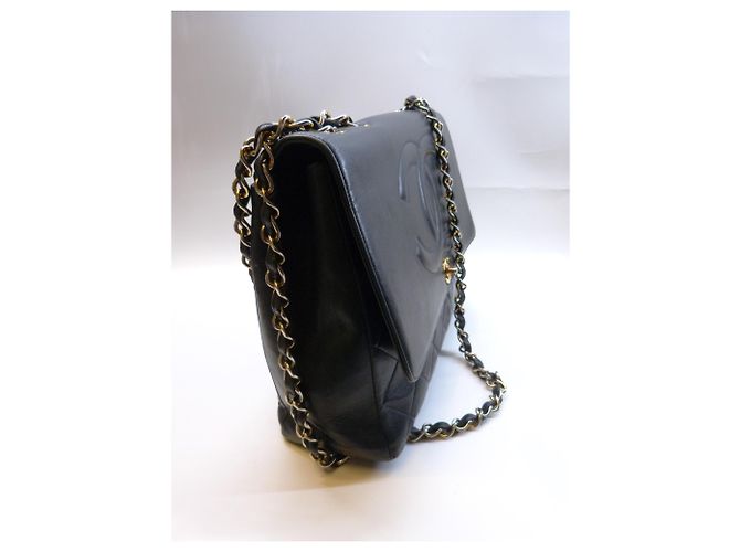 Bolso Chanel de cuero negro con medallón CC - vista 2
