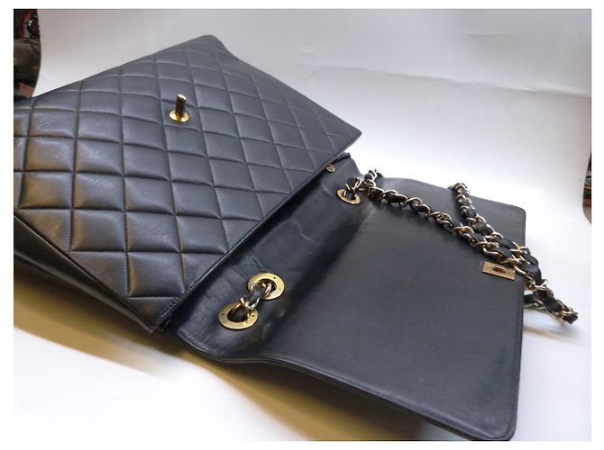 Bolso Chanel de cuero negro con medallón CC - vista 5