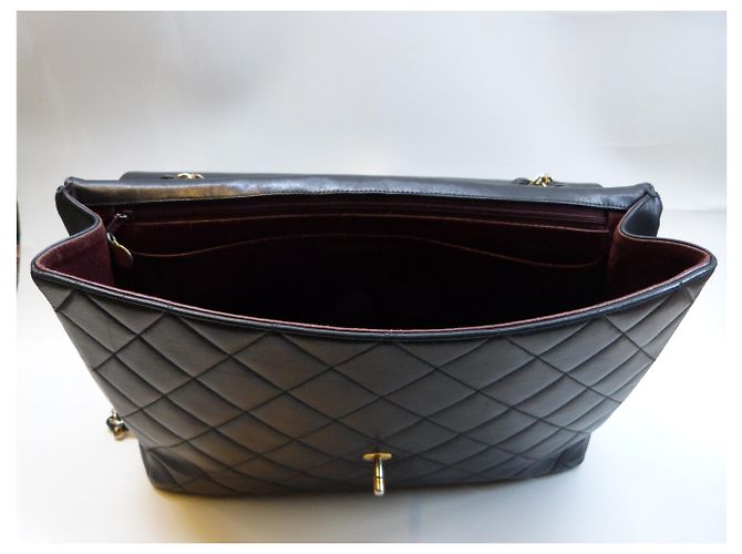 Bolso Chanel de cuero negro con medallón CC - vista 6