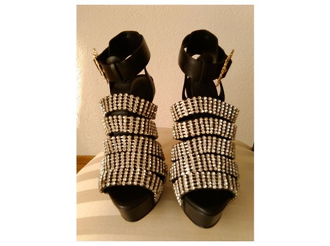 Anna Dello Russo pour H & M Sandali ANNA DELLO RUSSO per H&M con cristalli Nero - vista 5