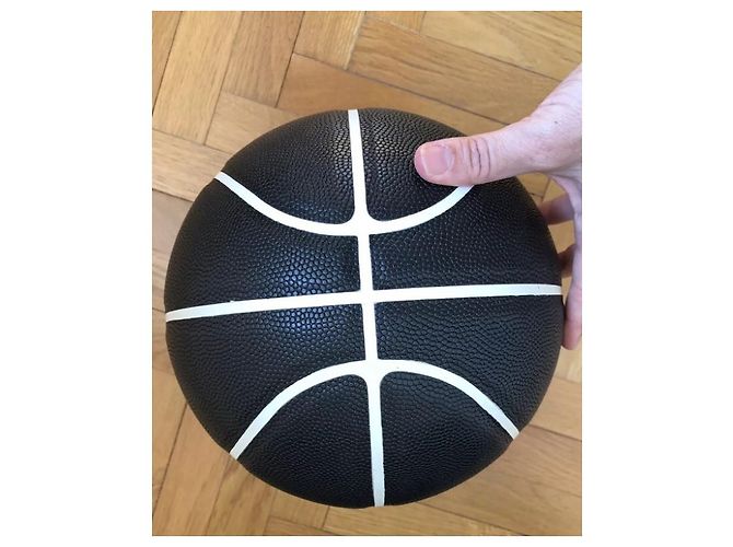 Chanel Ballon de basket Noir Blanc - vue 2