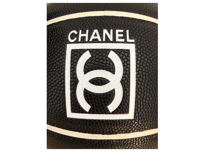 Chanel Ballon de basket Noir Blanc - vue 3
