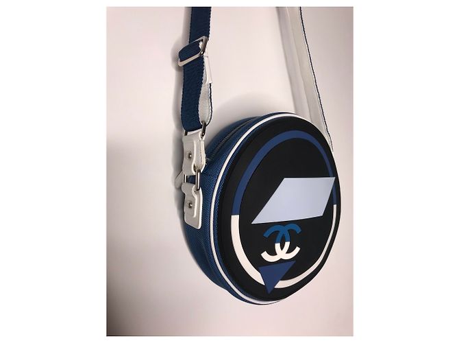 BORSA A MANO CHANEL IN TELA E GOMMA . Nero Bianco Blu navy - vista 4