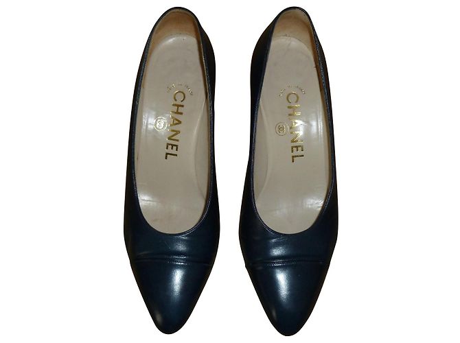 Décolleté Chanel in Pelle Blu Navy - vista 2