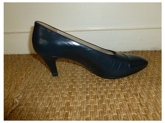 Décolleté Chanel in Pelle Blu Navy - vista 4