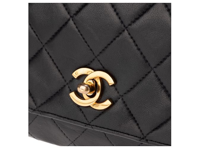 Timeless Bolsa Chanel clássica em pele de cordeiro acolchoada da marinha, hardware de ouro! Azul marinho - vista 3