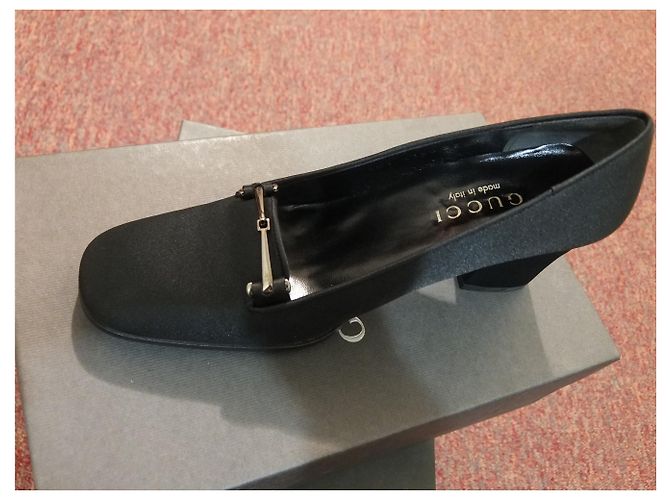 Mocassini con tacco in raso di seta GUCCI Nero - vista 4