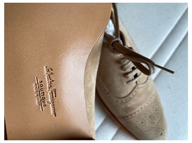 Scarpe Richelieu Salvatore Ferragamo beige in nubuck - vista 8