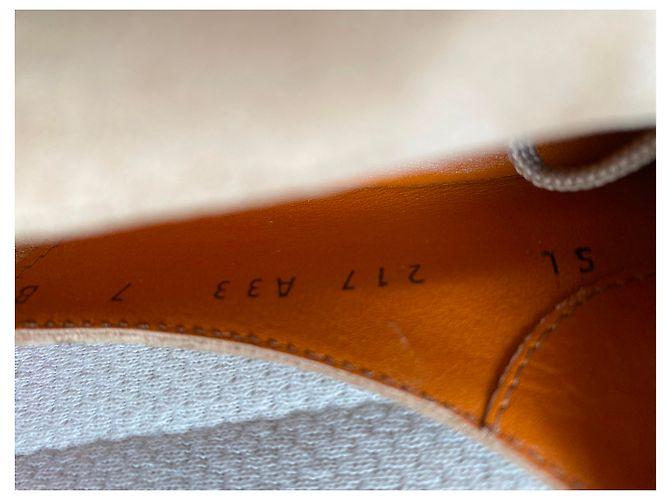 Scarpe Richelieu Salvatore Ferragamo beige in nubuck - vista 9