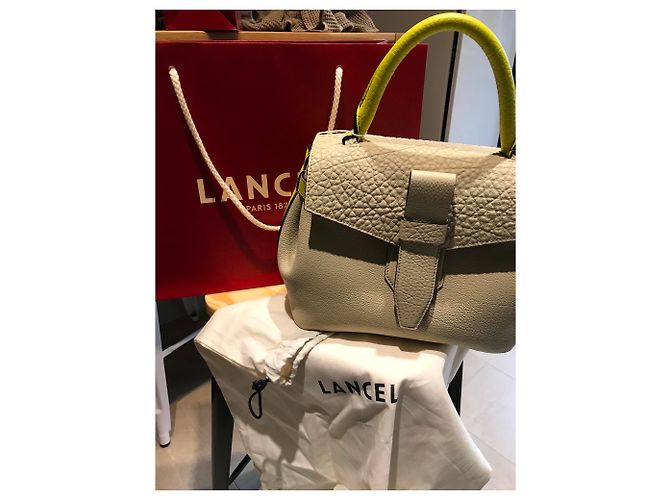 Borsa a mano Lancel Charlie in pelle beige - vista 2