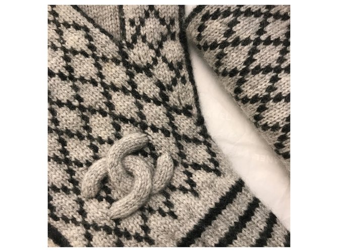 Chanel Sciarpa, Set cappello e guanti in cashmere Nero Grigio - vista 12