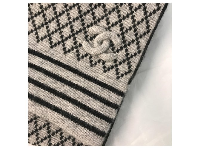 Chanel Sciarpa, Set cappello e guanti in cashmere Nero Grigio - vista 13