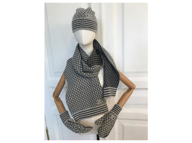 Chanel Sciarpa, Set cappello e guanti in cashmere Nero Grigio - vista 2