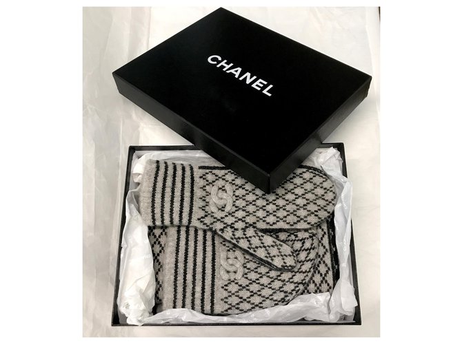 Chanel Sciarpa, Set cappello e guanti in cashmere Nero Grigio - vista 3