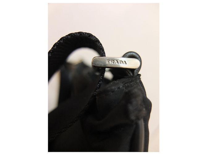 PRADA Borsa a tracolla Borsa a tracolla in nylon Borsa messanger Nera Unisex - vista 4