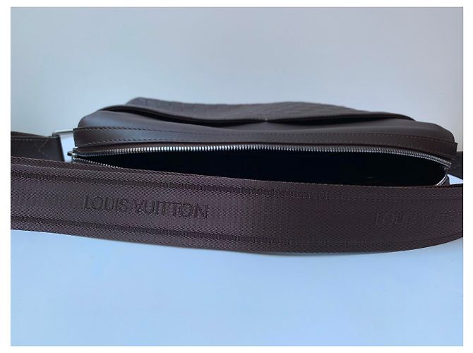 Louis Vuitton Borsa da uomo con tracolla Marrone scuro - vista 4