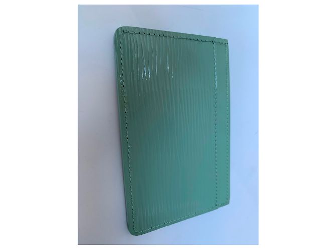 Tarjetero Louis Vuitton Verde claro - vista 2