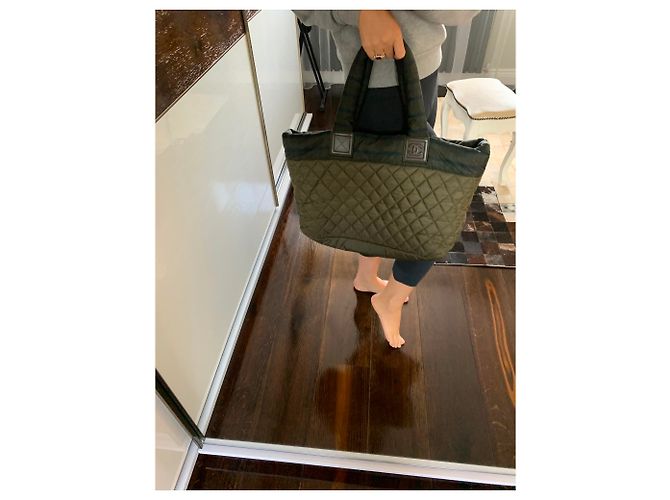 Chanel Cocoon gesteppte Tasche aus rotem Leder Dunkelgrün - Ansicht 7