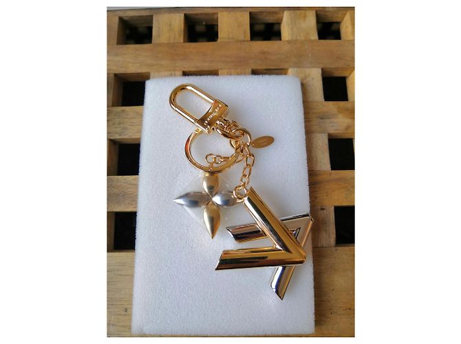 Meravigliosi gioielli Louis Vuitton Twist Bag Argento D'oro - vista 2