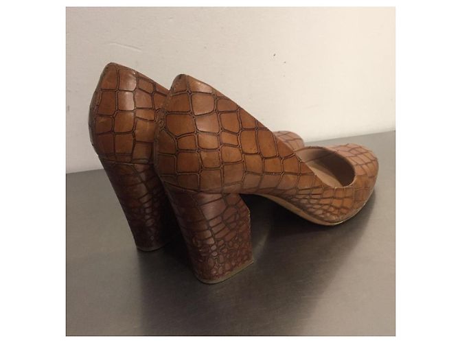 Décolleté Casadei in pelle di alligatore marrone - vista 4