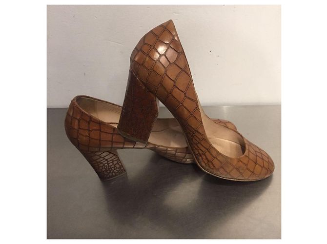 Décolleté Casadei in pelle di alligatore marrone - vista 6