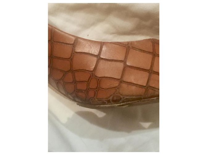 Décolleté Casadei in pelle di alligatore marrone - vista 9