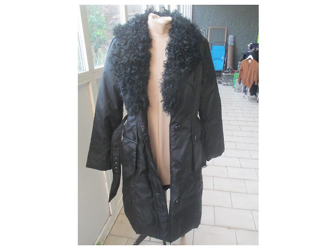 Abrigo de Plumón Balmain Negro con Cuello de Piel de Cordero - vista 11