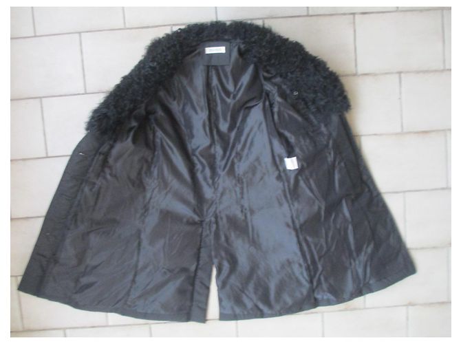 Abrigo de Plumón Balmain Negro con Cuello de Piel de Cordero - vista 12