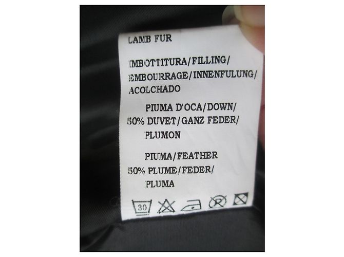 Abrigo de Plumón Balmain Negro con Cuello de Piel de Cordero - vista 15