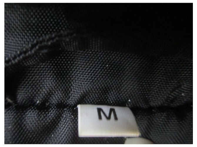Abrigo de Plumón Balmain Negro con Cuello de Piel de Cordero - vista 16