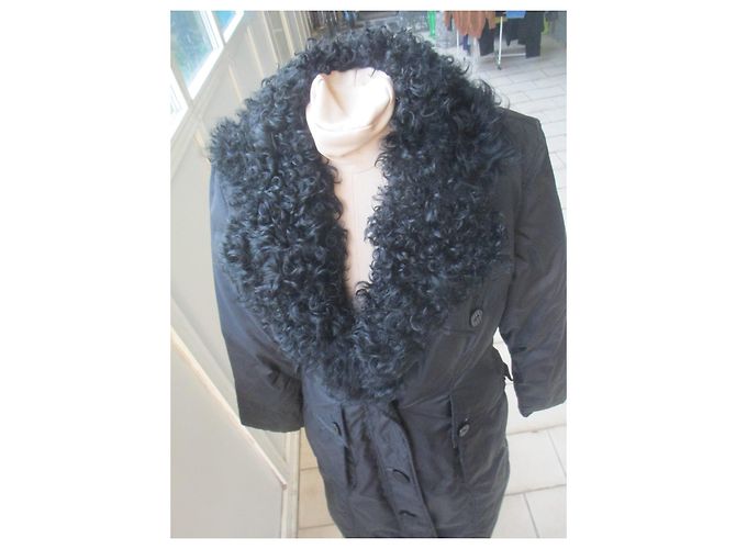 Abrigo de Plumón Balmain Negro con Cuello de Piel de Cordero - vista 4