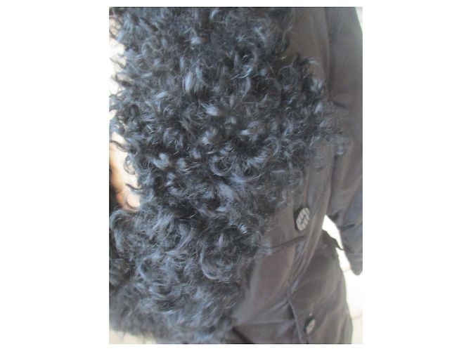Abrigo de Plumón Balmain Negro con Cuello de Piel de Cordero - vista 5