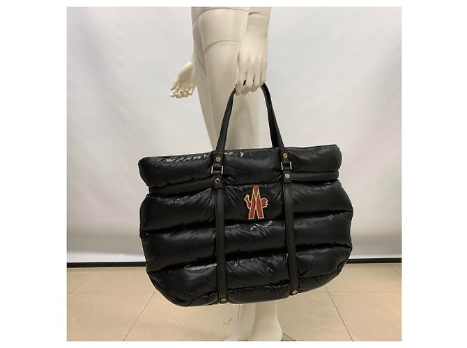 Moncler Schwarz gepolsterte und gesteppte Reisetasche aus Nylon - Ansicht 10