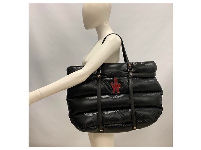 Moncler Schwarz gepolsterte und gesteppte Reisetasche aus Nylon - Ansicht 11